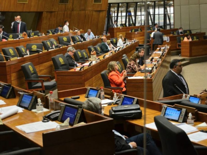 Senadores dejan sin quórum sesión para tratar prohibición las contrataciones de parientes