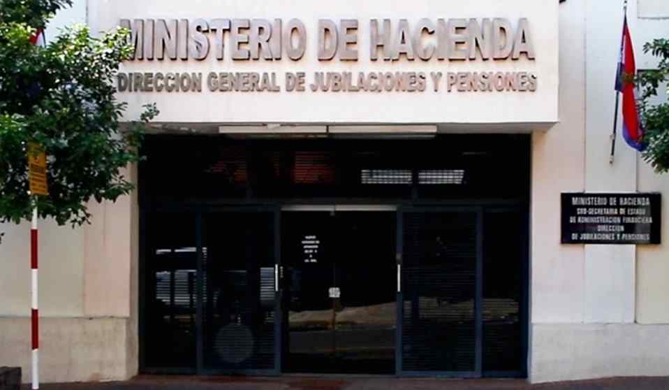 Caja Fiscal paga a jubilados y pensionados